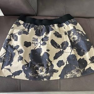 J. CREW Beige, Black & Gray Flower Design Skirt Size 10